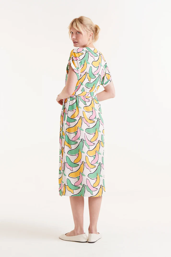 Vestido Midi LENZING™ ECOVERO™ Banana Compañía Fantástica 3 Vestido Midi LENZING™ ECOVERO™ Banana Compañía Fantástica 3