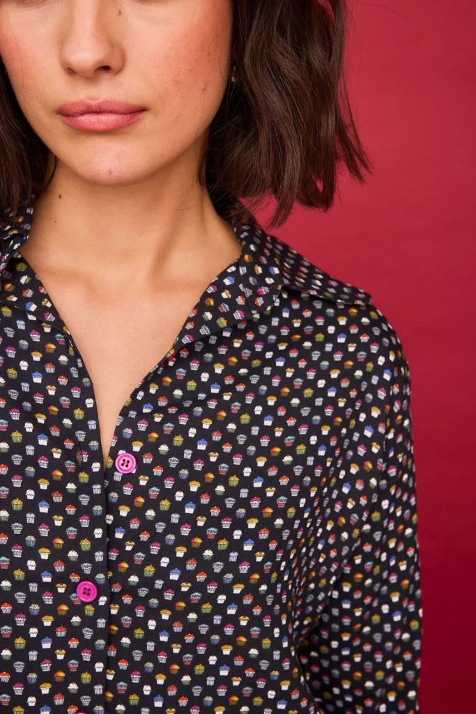 camisa castaña negro smile
